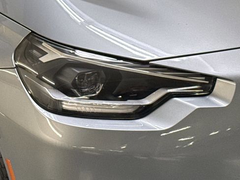 Used 2025 BMW 230i Coupe w/ Convenience Package image 11