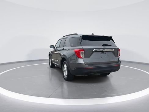 Used 2022 Ford Explorer XLT image 6