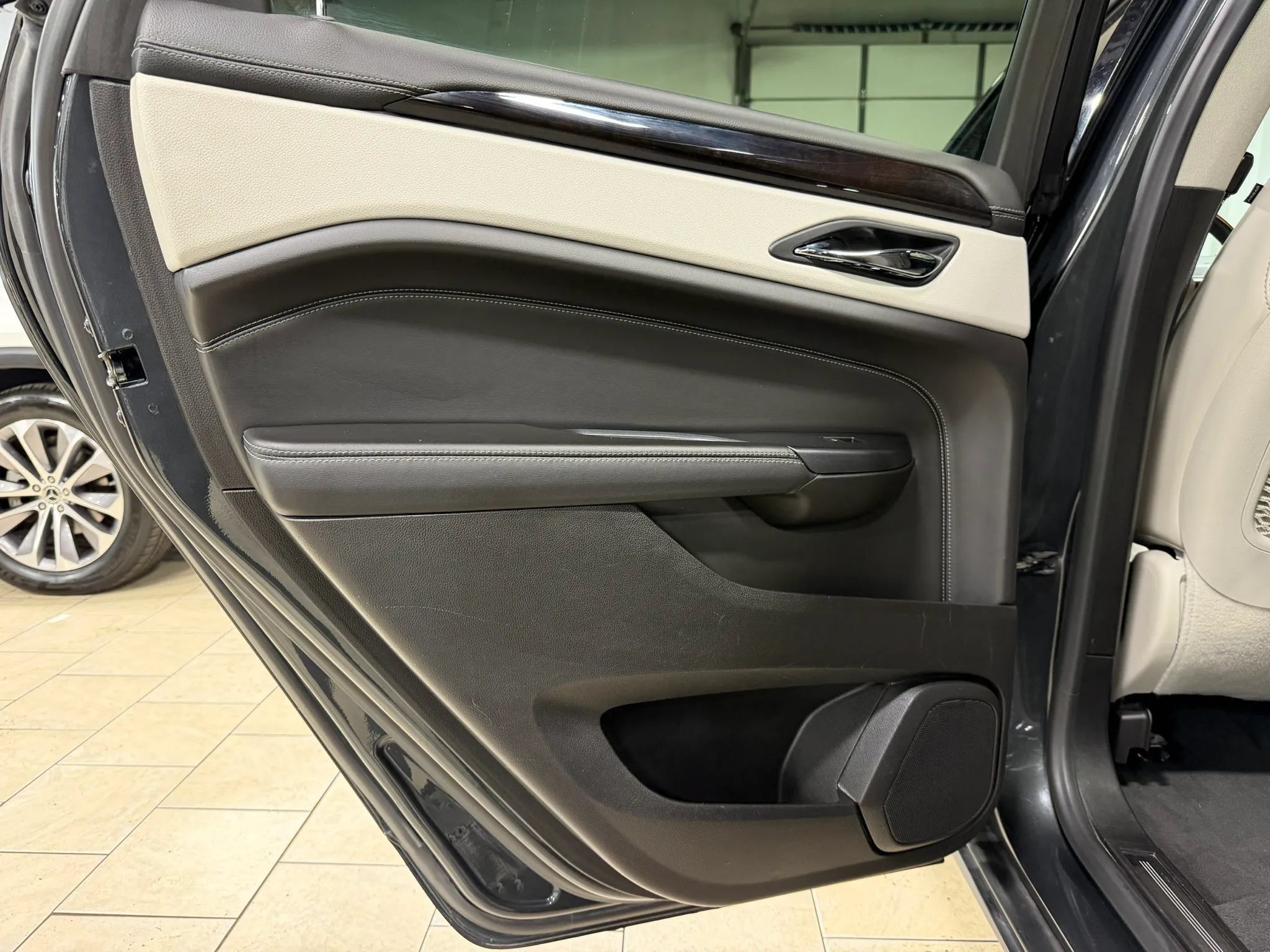 Used 2015 Cadillac SRX Luxury w/ Driver Awareness Package AWD/4WD image 35