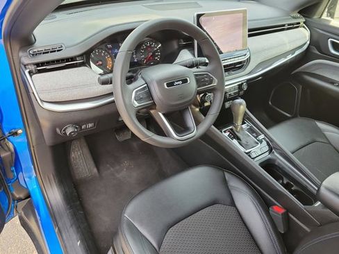 Used 2024 Jeep Compass Latitude image 8