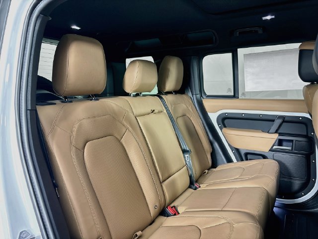 New 2026 Land Rover Defender 110 X-Dynamic SE AWD/4WD image 24