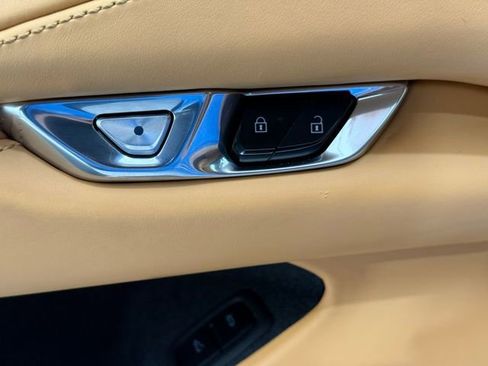 Used 2022 Chevrolet Corvette Stingray Premium Cpe w/ Z51 Performance Package image 22