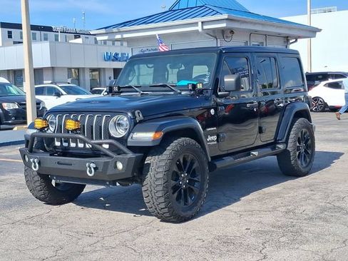 Used 2019 Jeep Wrangler Unlimited Sahara AWD/4WD image 2