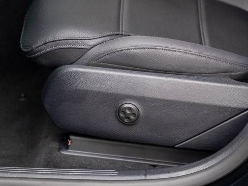 New 2025 Mercedes-Benz GLC 350e 4MATIC image 14