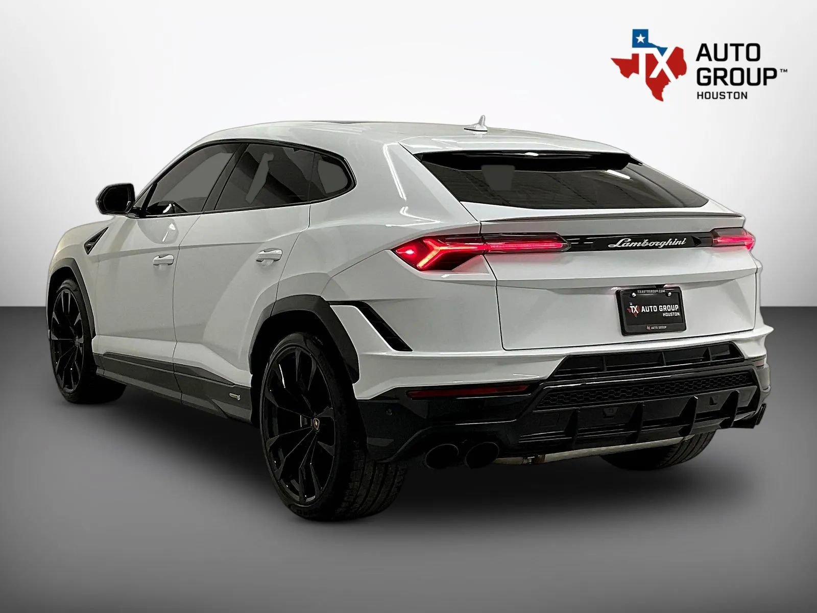 Used 2024 Lamborghini Urus S AWD/4WD image 3