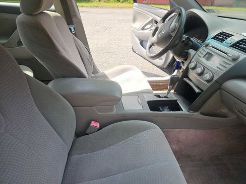 Used 2010 Toyota Camry LE FWD image 12