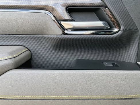 Used 2025 Chevrolet Silverado 2500 ZR2 w/ Technology Package image 15