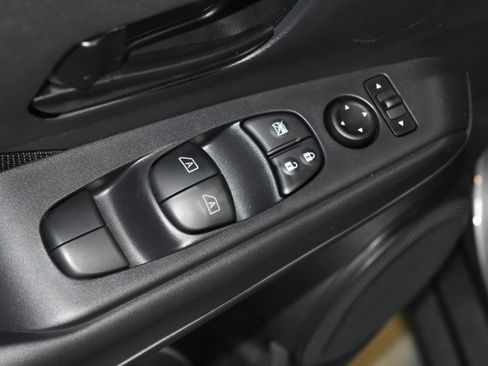 New 2025 Nissan Kicks Play S FWD image 4