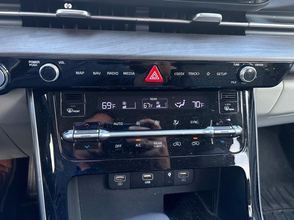 Certified 2024 Kia Carnival EX FWD image 15
