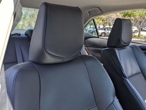 Used 2018 Toyota Corolla SE image 15