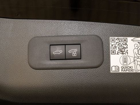 Used 2025 Toyota Crown Signia w/ Advanced Technology Package image 6