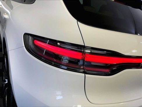 Certified 2024 Porsche Macan AWD/4WD image 30