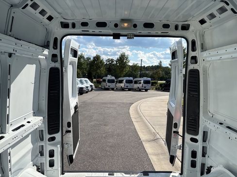 Used 2023 RAM ProMaster 2500 w/ Driver Convenience Group image 13