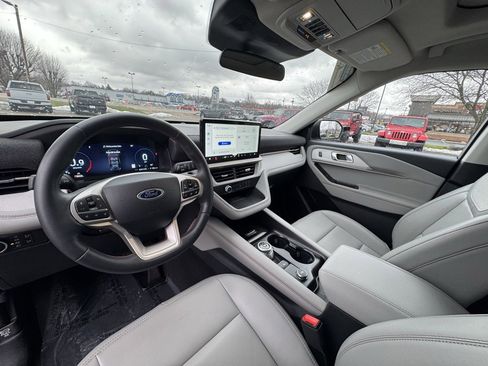 Used 2025 Ford Explorer Active w/ Active Comfort Package image 21