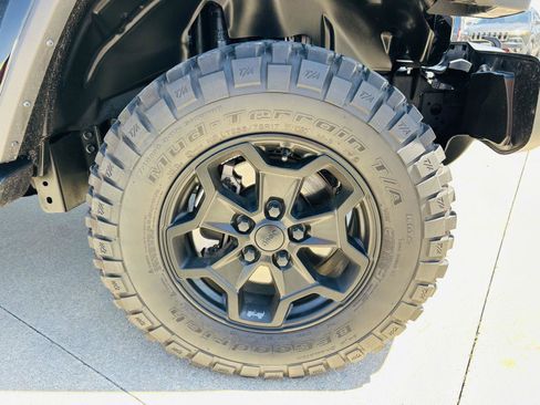Used 2023 Jeep Gladiator Sport AWD/4WD image 36