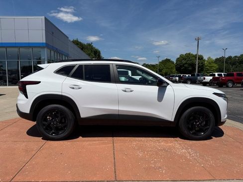 New 2026 Chevrolet Trax LT w/ Driver Confidence Package FWD image 6