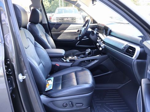 Used 2023 Kia Telluride EX w/ EX Captain's Chair Package image 41