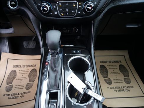 Used 2022 Chevrolet Equinox Premier image 12