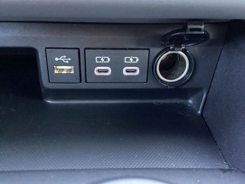 Used 2023 Toyota Highlander XLE image 23