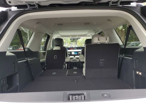 New 2025 Lincoln Navigator L Reserve AWD/4WD image 6