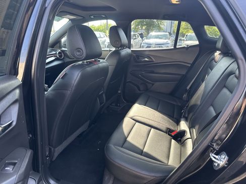Used 2025 Chevrolet Trax RS w/ Sunroof Package FWD image 31
