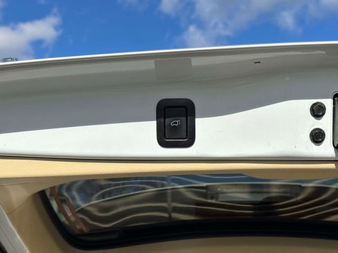 Used 2019 Toyota Highlander XLE image 17