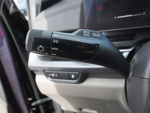 Used 2025 Kia Carnival image 21