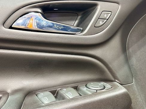 Used 2018 Chevrolet Equinox LT image 19