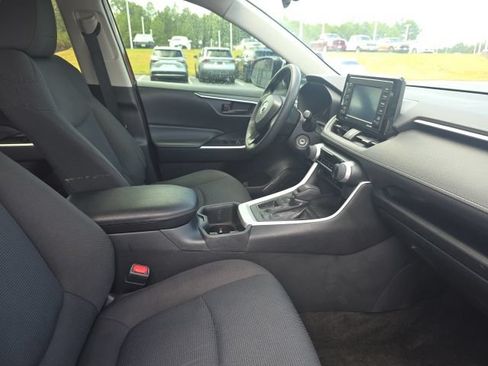 Used 2022 Toyota RAV4 LE FWD image 12