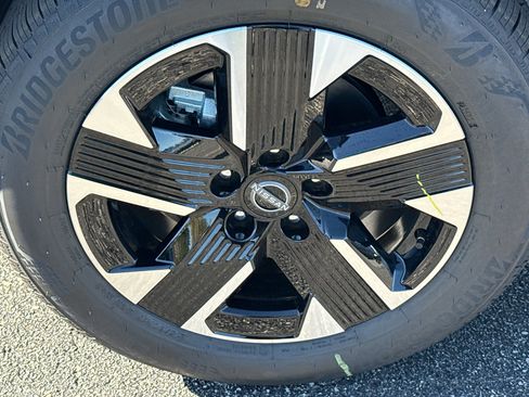 New 2026 Nissan Kicks SV w/ SV Premium Package image 9