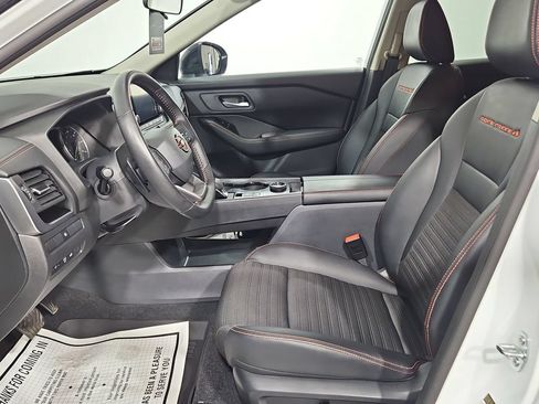 Certified 2025 Nissan Rogue SV AWD/4WD image 11