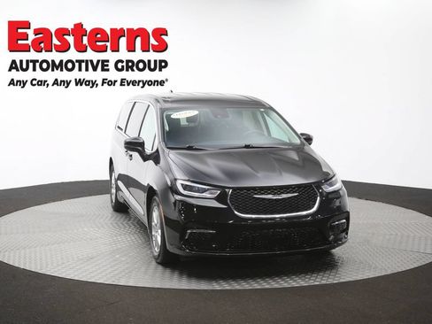 Used 2023 Chrysler Pacifica Touring-L FWD image 53