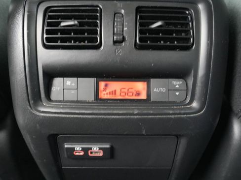 Used 2019 Nissan Pathfinder SV image 19