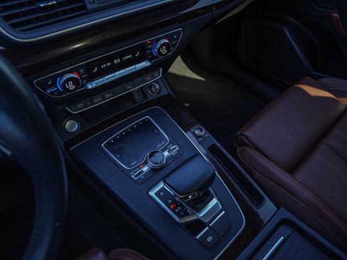 Used 2019 Audi Q5 2.0T Premium Plus w/ Premium Plus Package image 16