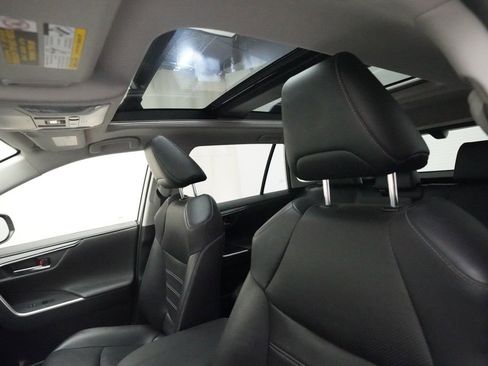 Used 2019 Toyota RAV4 Limited AWD/4WD image 32