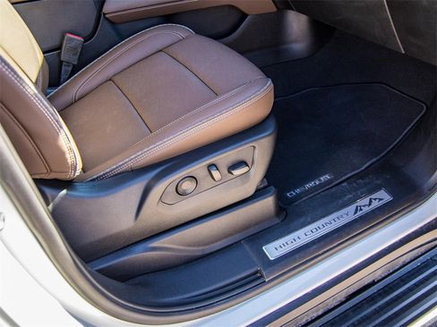 Used 2024 Chevrolet Suburban High Country image 16