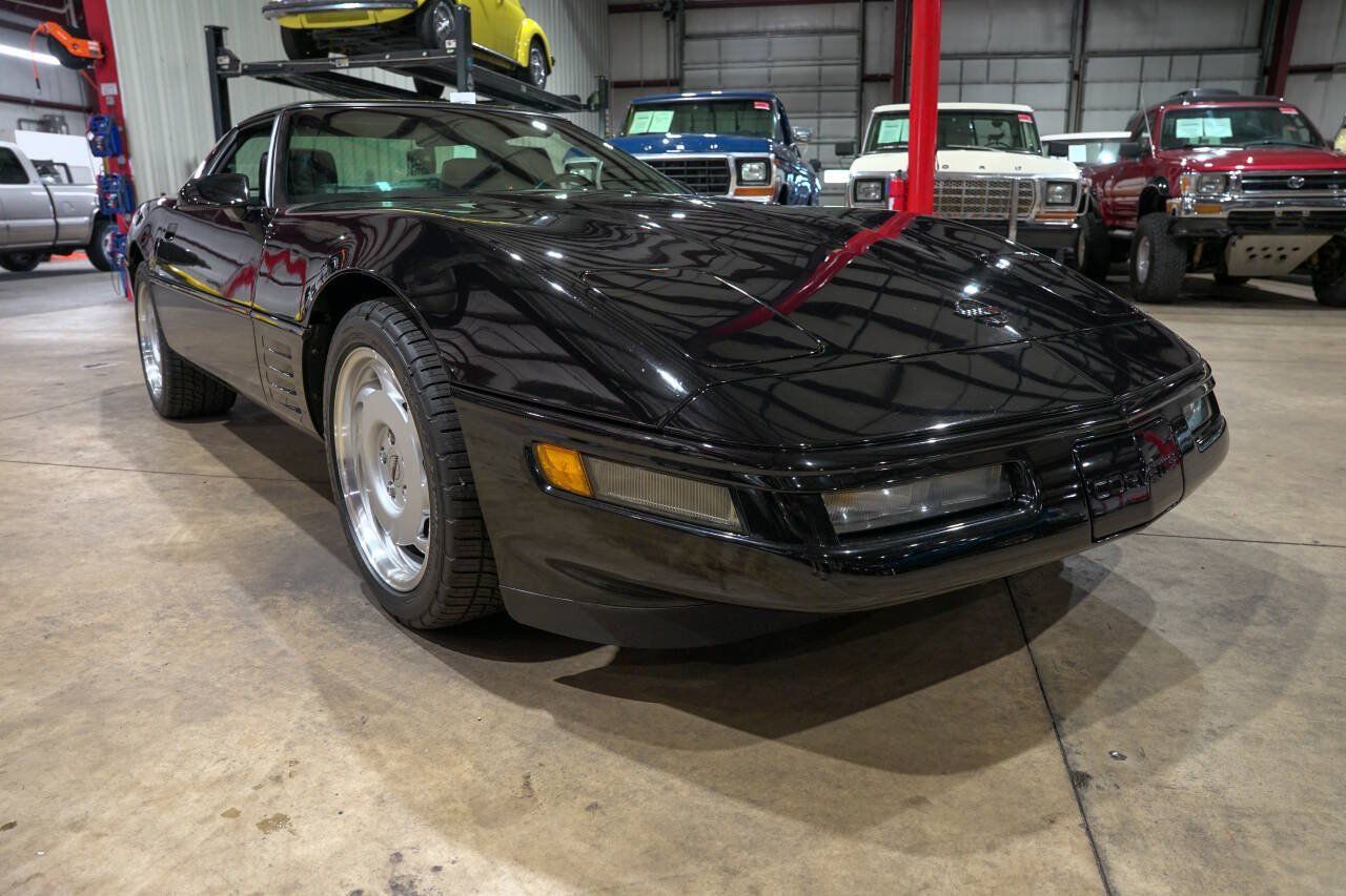 Used 1991 Chevrolet Corvette Coupe RWD image 12