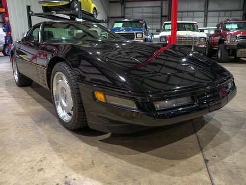 Used 1991 Chevrolet Corvette Coupe RWD image 12