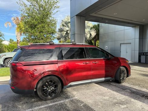 Used 2022 Kia Carnival SX Prestige FWD image 3