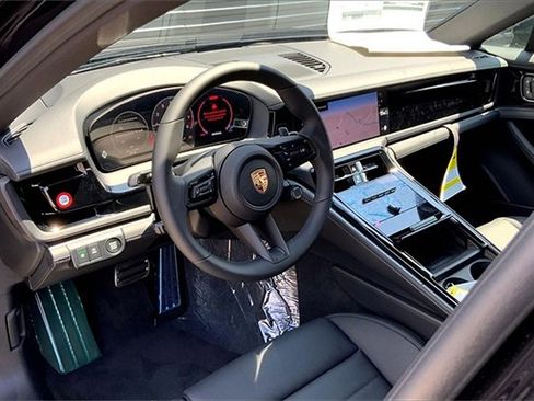 New 2025 Porsche Panamera 4 image 4