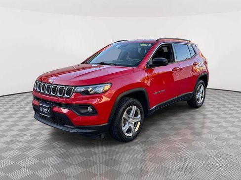 Used 2024 Jeep Compass Latitude AWD/4WD image 7