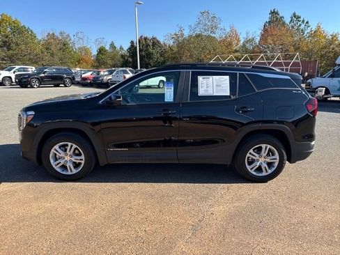 Used 2022 GMC Terrain SLE w/ Driver Convenience Package image 2