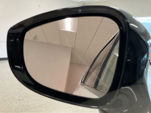 Used 2024 Chrysler Pacifica Touring-L FWD image 27