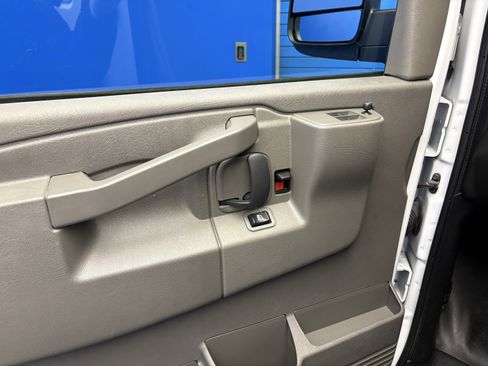 Used 2024 GMC Savana 2500 w/ Driver Convenience Package image 10