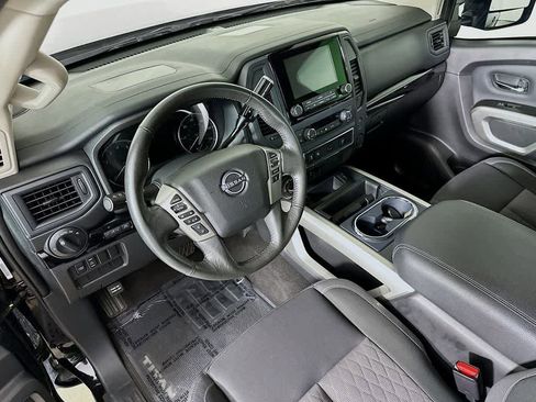 Used 2024 Nissan Titan SV w/ SV Convenience Package image 2