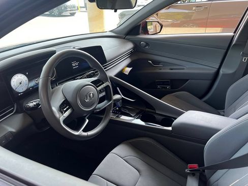 Used 2023 Hyundai Elantra SEL w/ Convenience Package FWD image 4