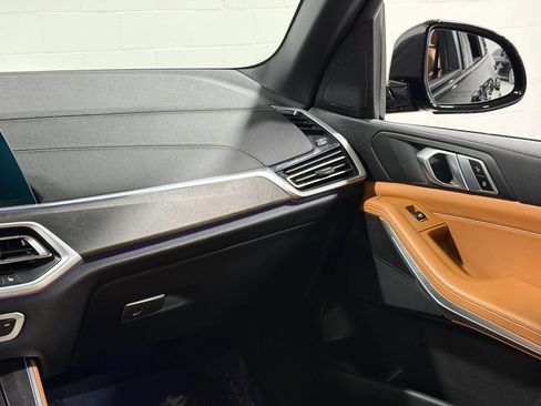 Used 2022 BMW X5 xDrive40i w/ M Sport Package AWD/4WD image 41