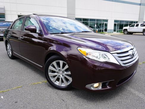 Used 2012 Toyota Avalon Limited FWD image 1