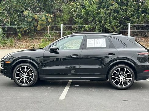 Used 2023 Porsche Cayenne AWD/4WD image 2