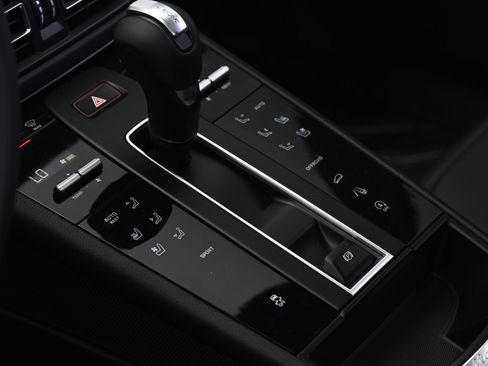 Used 2026 Porsche Macan AWD/4WD image 34